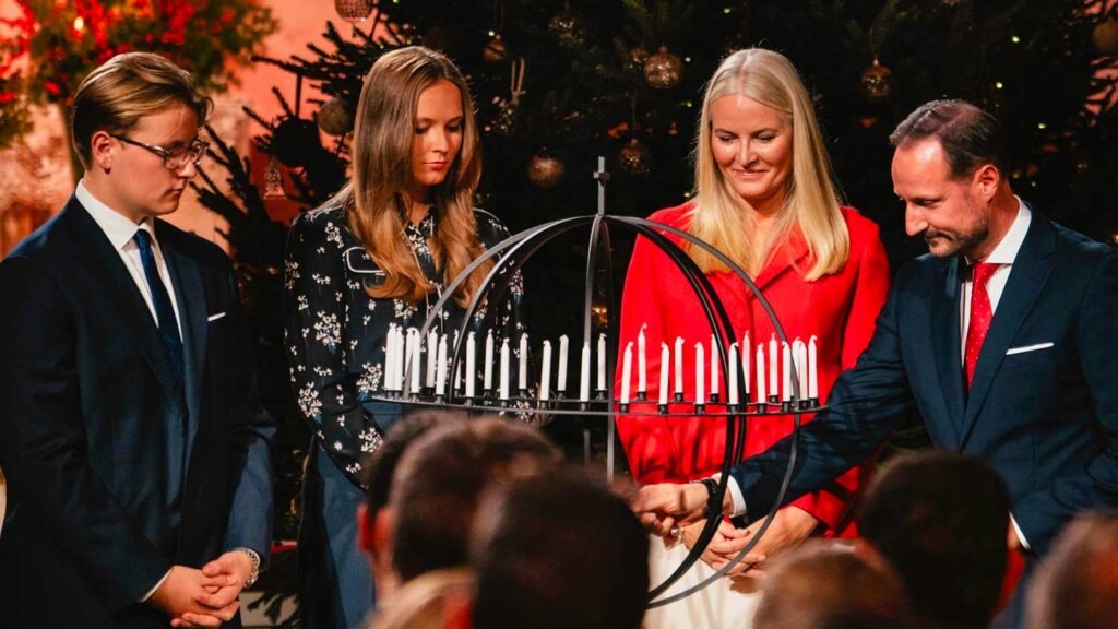 La famille royale norvégienne célèbre Noël avec les équipes de secours La famille royale norvégienne célèbre Noël avec les équipes de secours