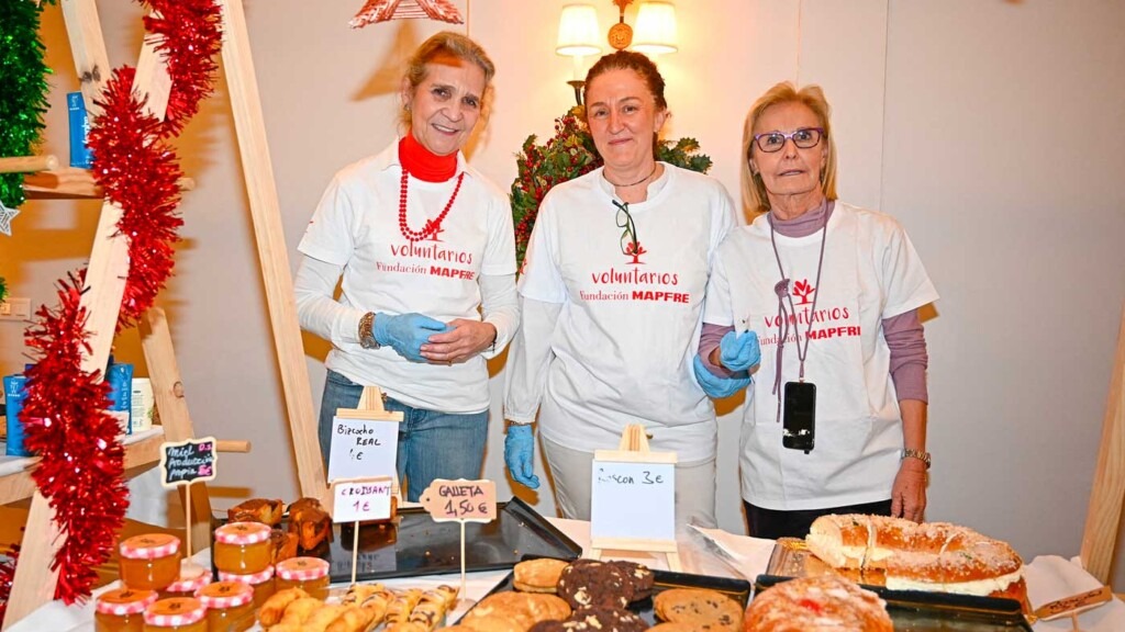 L’infante Elena devient bénévole au marché de Noël solidaire de la fondation Mapfre L’infante Elena devient bénévole au marché de Noël solidaire de la fondation Mapfre