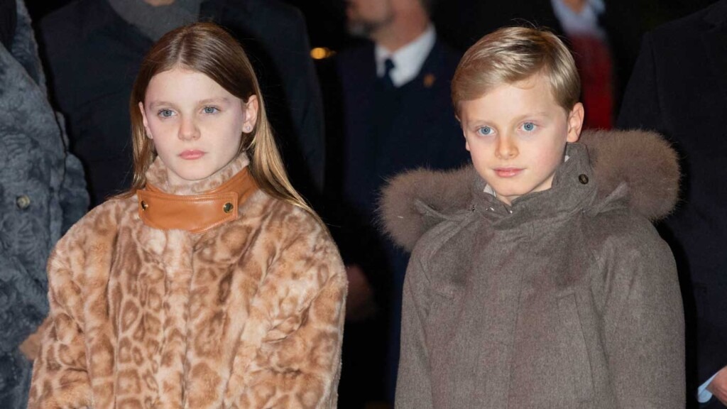 Jacques et Gabriella de Monaco éblouissent en tenue hivernale à l’ouverture du Village de Noël Jacques et Gabriella de Monaco éblouissent en tenue hivernale à l’ouverture du Village de Noël