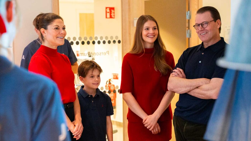 Victoria de Suède visite le service de néonatologie avec ses enfants pour les fêtes de Noël Victoria de Suède visite le service de néonatologie avec ses enfants pour les fêtes de Noël