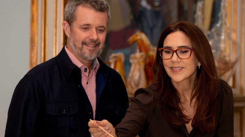 Le roi Frederik X et la reine Mary allument ensemble la première bougie de l’Avent Le roi Frederik X et la reine Mary allument ensemble la première bougie de l’Avent