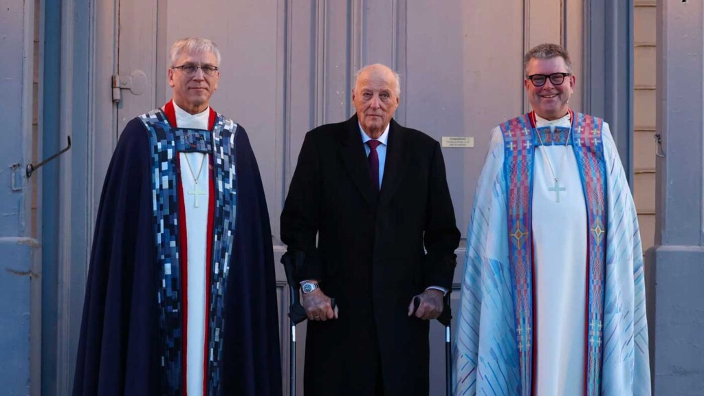 Le roi Harald V assiste à l’ordination de l’évêque de Tromsø Le roi Harald V assiste à l’ordination de l’évêque de Tromsø