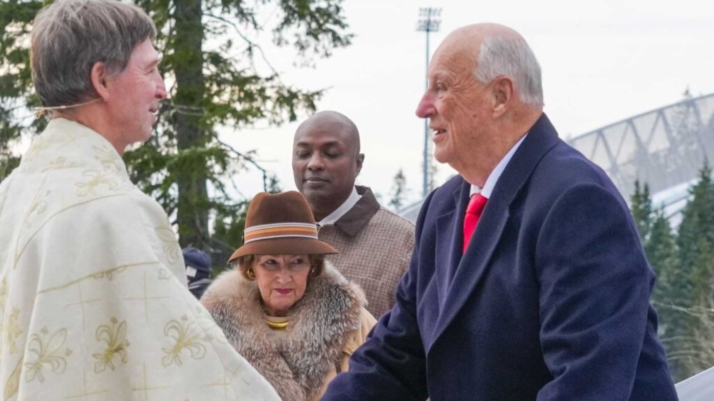 La princesse Märtha Louise et le chaman Durek accompagnent le roi et la reine de Norvège à Noël La princesse Märtha Louise et le chaman Durek accompagnent le roi et la reine de Norvège à Noël