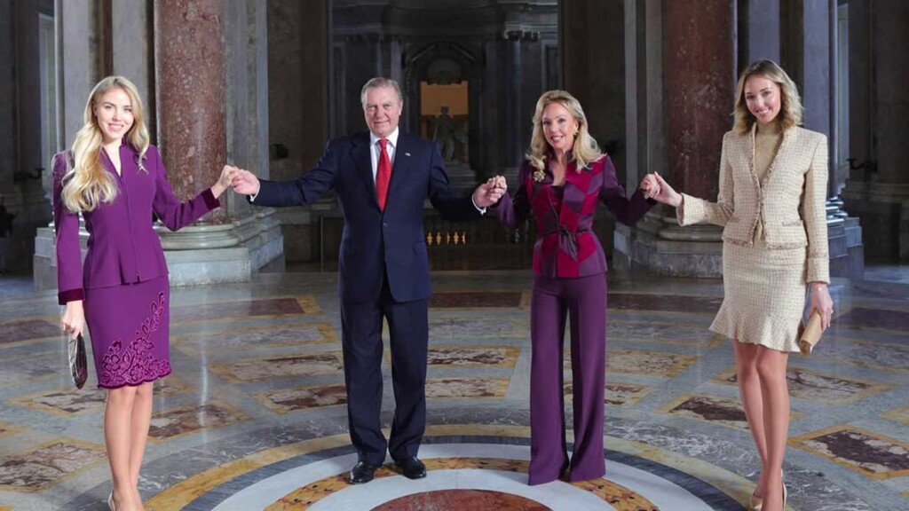 La famille royale des Deux-Siciles découvre l’héritage des reines de Naples au palais de Caserte La famille royale des Deux-Siciles découvre l’héritage des reines de Naples au palais de Caserte