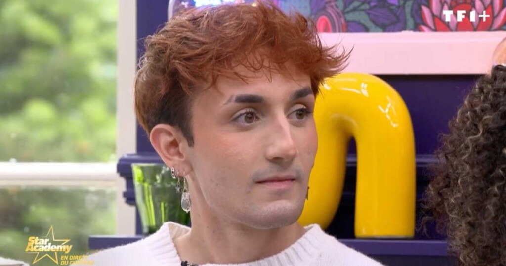À Star Academy, Victor sollicite un célèbre chanteur, qui lui répond À Star Academy, Victor sollicite un célèbre chanteur, qui lui répond