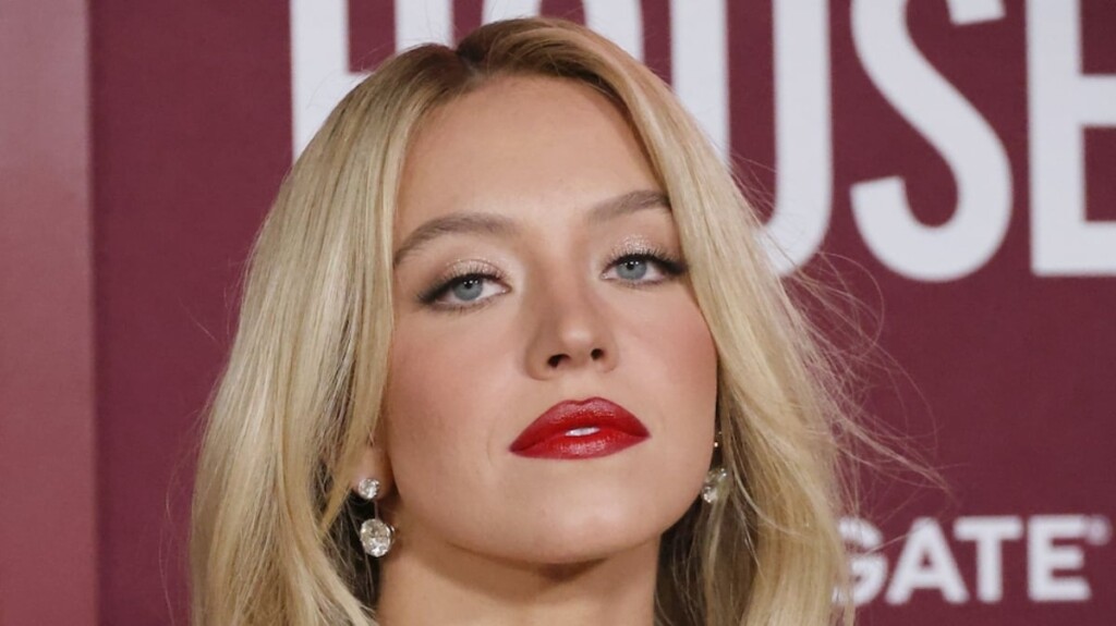 Cette influenceuse est son sosie, leur ressemblance étonnante déclenche une véritable frénésie Cette influenceuse est son sosie, leur ressemblance étonnante déclenche une véritable frénésie