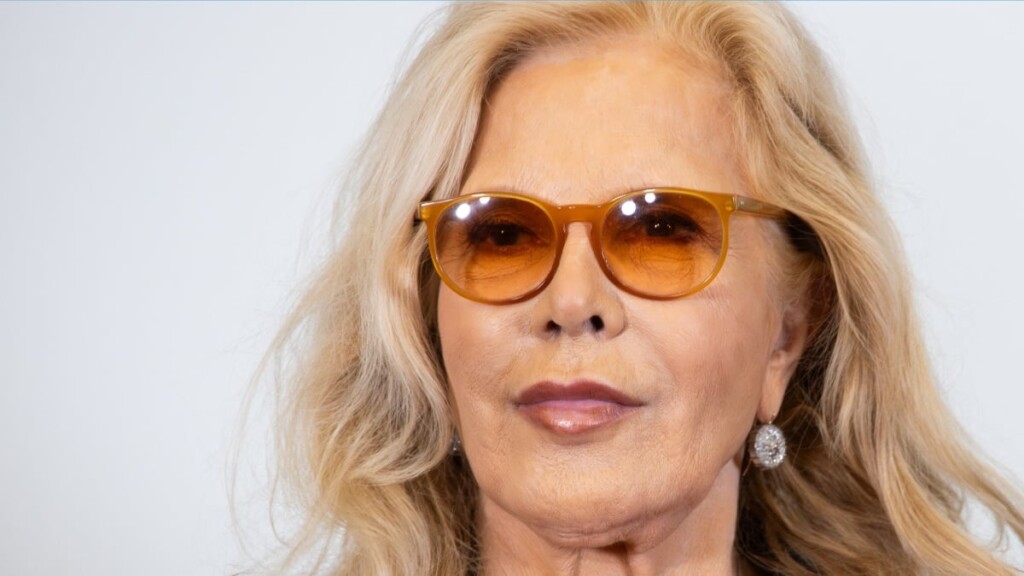 Sylvie Vartan dévoile son élégante demeure, un joyau secret du 16e arrondissement de Paris Sylvie Vartan dévoile son élégante demeure, un joyau secret du 16e arrondissement de Paris