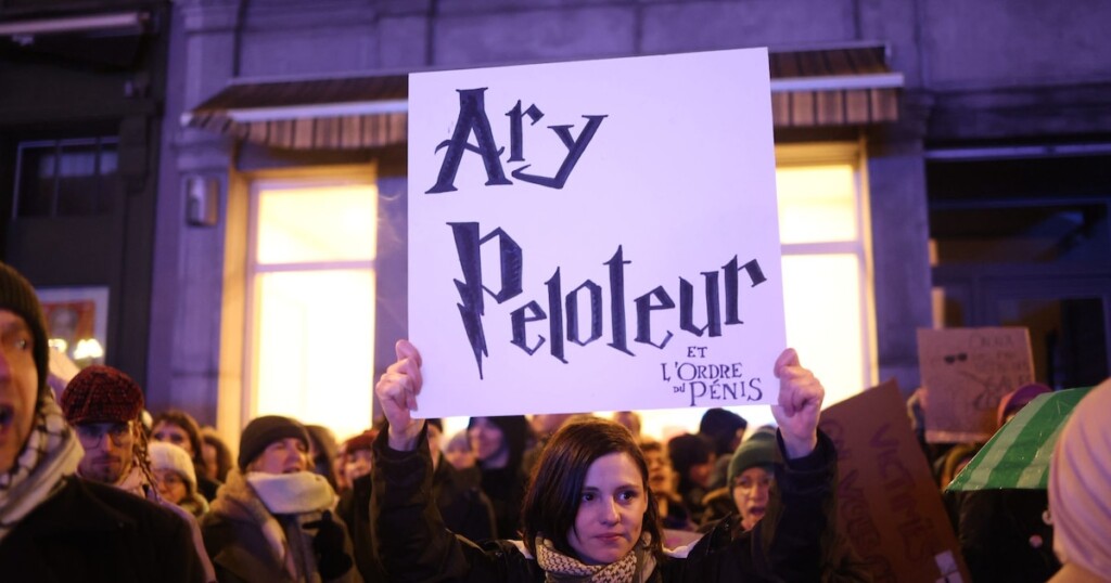 Ary Abittan troublé à Bruxelles par 200 militants pendant son spectacle « Casse-toi » et « Cirque royal complice » Ary Abittan troublé à Bruxelles par 200 militants pendant son spectacle « Casse-toi » et « Cirque royal complice »