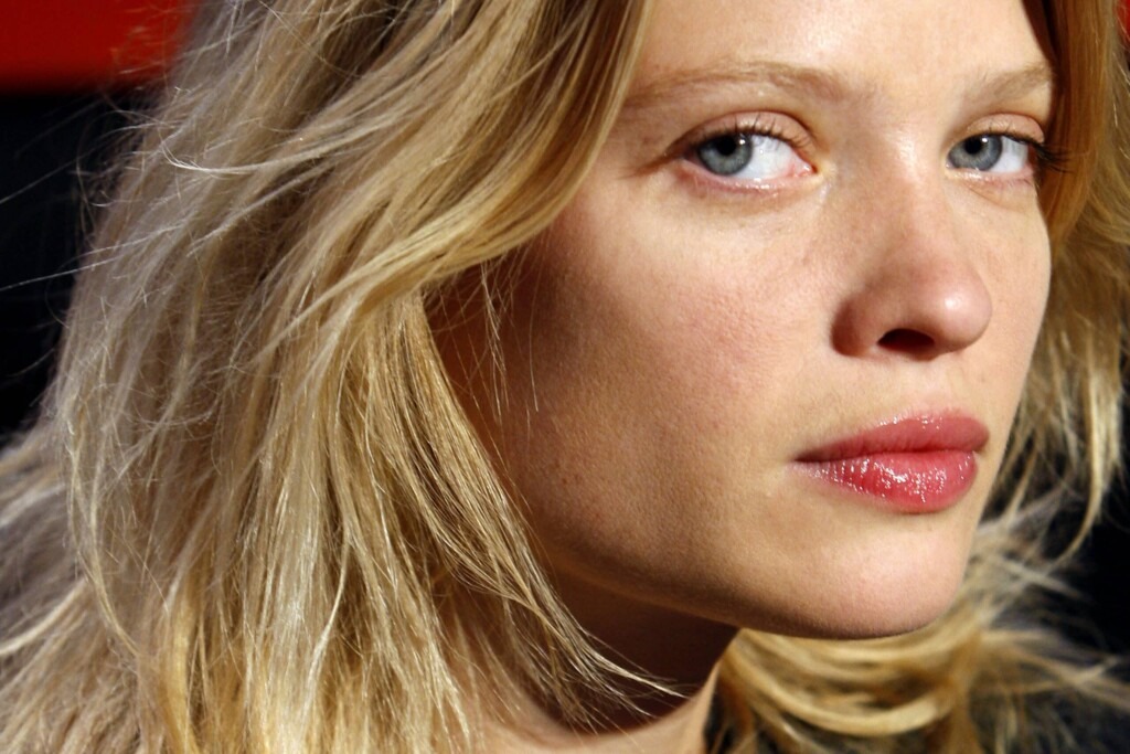 Mélanie Thierry : avant de travailler avec Raphaël, elle avait déjà dit oui à Lulu Gainsbourg Mélanie Thierry : avant de travailler avec Raphaël, elle avait déjà dit oui à Lulu Gainsbourg