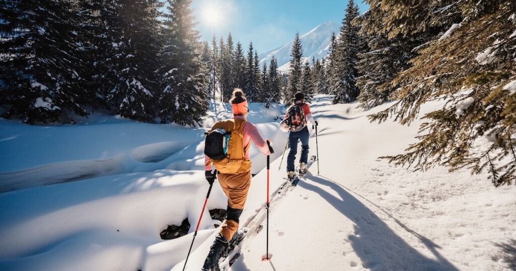 Un kinésithérapeute donne des conseils pour éviter les blessures au ski : écoutez votre corps et respectez vos limites Un kinésithérapeute donne des conseils pour éviter les blessures au ski : écoutez votre corps et respectez vos limites