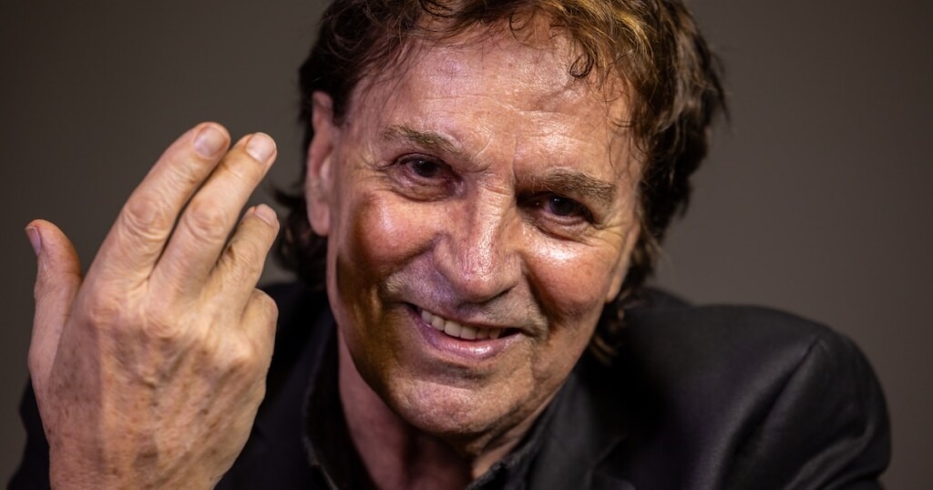 À 78 ans, ce chanteur français épouse une Belge de 40 ans sa cadette : « J’ai réalisé qu’elle était la femme idéale » À 78 ans, ce chanteur français épouse une Belge de 40 ans sa cadette : « J’ai réalisé qu’elle était la femme idéale »