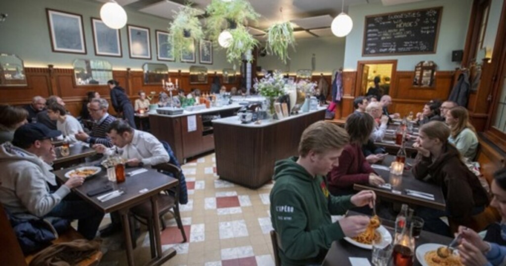 Bruxelles perd ses cafés, bars et clubs iconiques, effaçant peu à peu l’âme de la capitale Bruxelles perd ses cafés, bars et clubs iconiques, effaçant peu à peu l’âme de la capitale