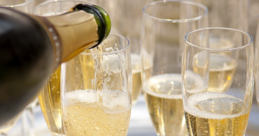 Notre expert en œnologie vous propose une sélection de crémant, cava et spumante Notre expert en œnologie vous propose une sélection de crémant, cava et spumante