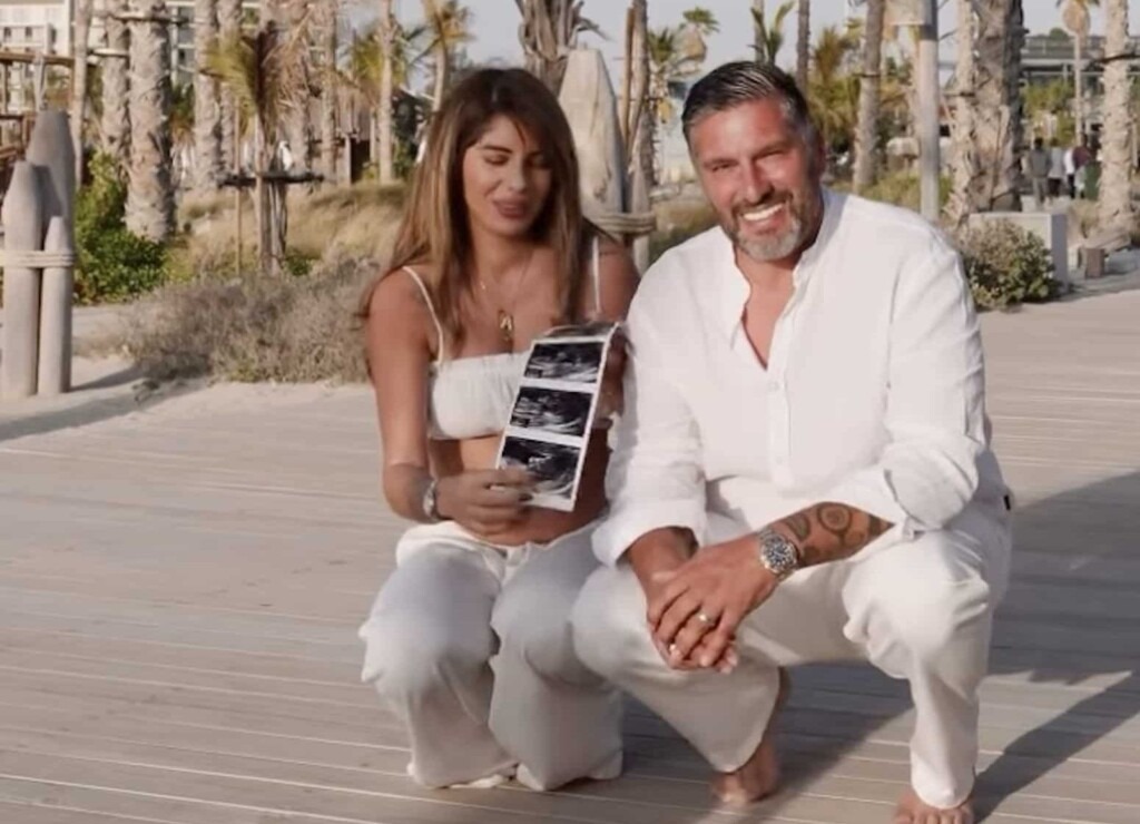 Sarah Lopez révèle être enceinte de son deuxième enfant après s’être mariée avec Gérald Sarah Lopez révèle être enceinte de son deuxième enfant après s’être mariée avec Gérald