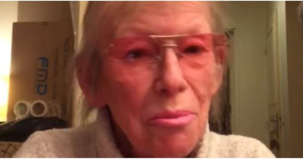 Evelyne Leclercq transformée : Mon look change, mais tout paraît étrange actuellement Evelyne Leclercq transformée : Mon look change, mais tout paraît étrange actuellement