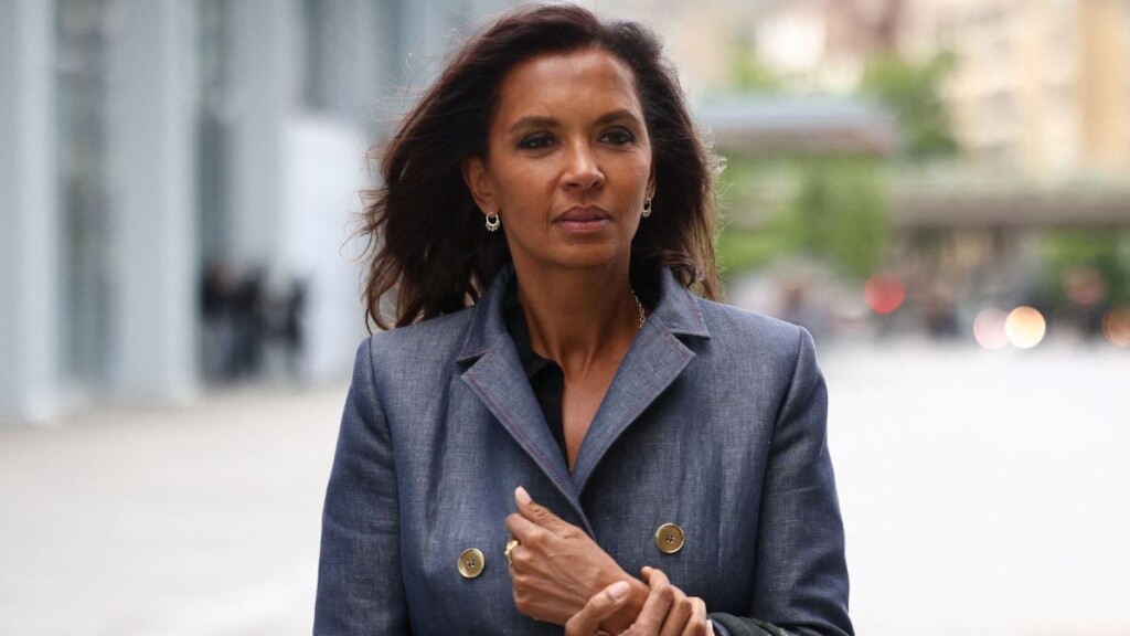 Karine Le Marchand parle franchement d’Alessandra Sublet, son prédécesseur à L’Amour est dans le pré Karine Le Marchand parle franchement d’Alessandra Sublet, son prédécesseur à L’Amour est dans le pré