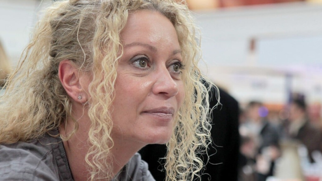 Raphaëlle Ricci est vivante : l’ex-prof de la Star Academy choquée, envisage des poursuites judiciaires Raphaëlle Ricci est vivante : l’ex-prof de la Star Academy choquée, envisage des poursuites judiciaires