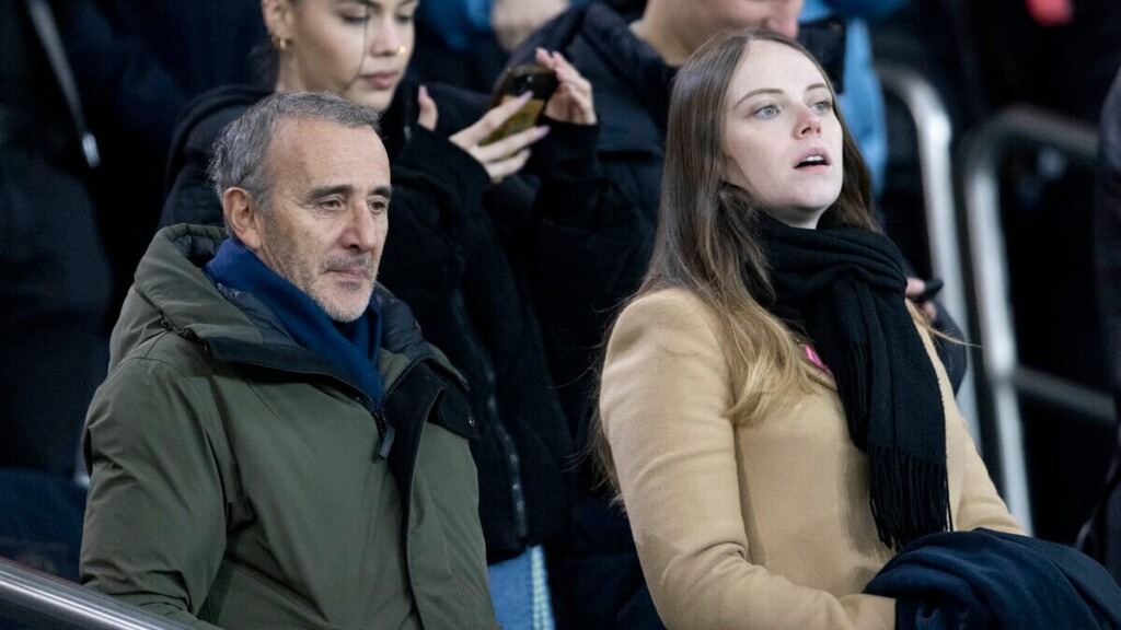 Elie Semoun partage sa vie avec Aude Fraineau, de 34 ans sa cadette. Qui est-elle ? Elie Semoun partage sa vie avec Aude Fraineau, de 34 ans sa cadette. Qui est-elle ?
