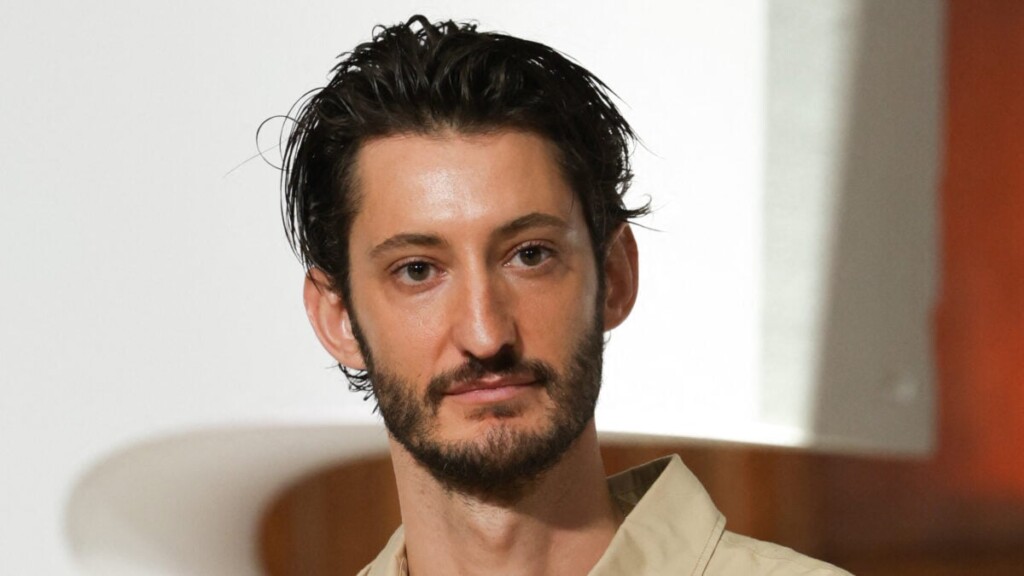 Pierre Niney a échappé à la mort deux fois, une expérience qui l’a profondément bouleversé Pierre Niney a échappé à la mort deux fois, une expérience qui l’a profondément bouleversé