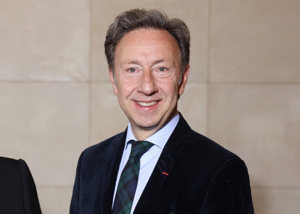 Stéphane Bern parle franchement de sa carrière : « Ma famille a commencé à me respecter quand… » Stéphane Bern parle franchement de sa carrière : « Ma famille a commencé à me respecter quand… »