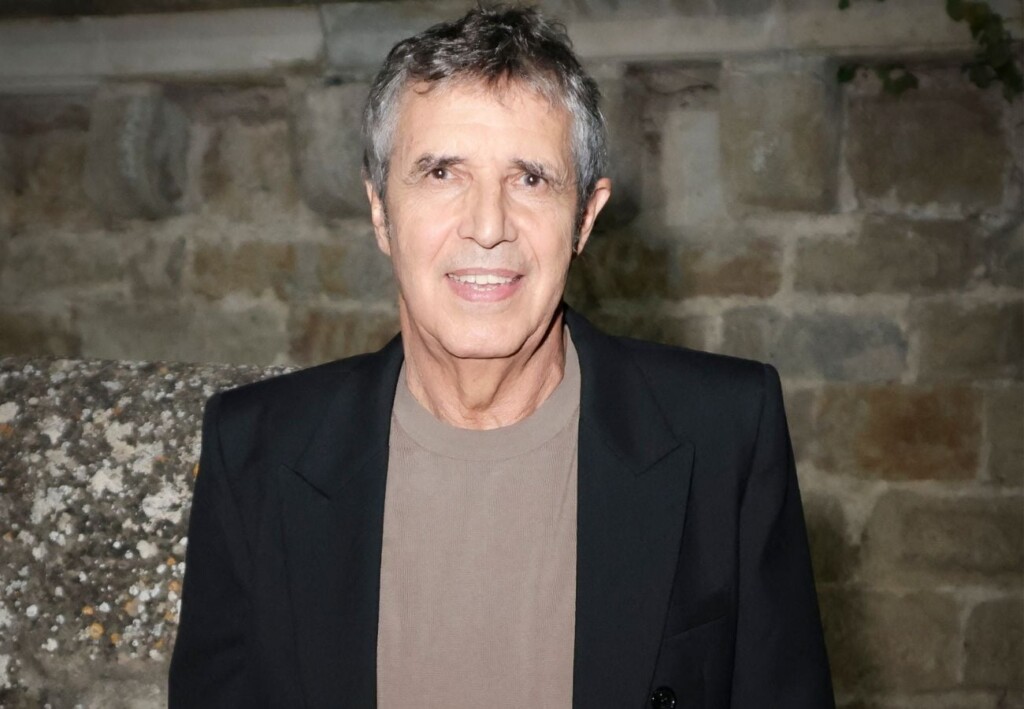 Julien Clerc se confie sans réserve : Je suis médiocre Julien Clerc se confie sans réserve : Je suis médiocre