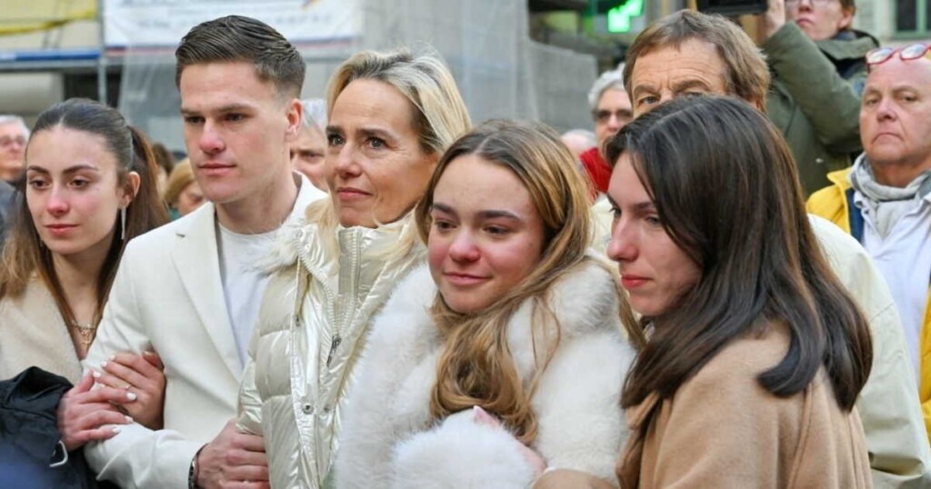Après les obsèques, la fille et les petits-enfants d’Evelyne Leclercq témoignent de leur sérénité Après les obsèques, la fille et les petits-enfants d’Evelyne Leclercq témoignent de leur sérénité