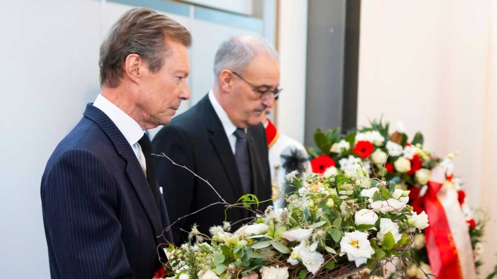 Le Grand-Duc Henri, près du bar Le Constellation, rend hommage aux victimes de Crans-Montana Le Grand-Duc Henri, près du bar Le Constellation, rend hommage aux victimes de Crans-Montana