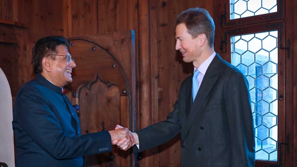 Le prince Alois de Liechtenstein reçoit un ministre indien au château de Vaduz Le prince Alois de Liechtenstein reçoit un ministre indien au château de Vaduz