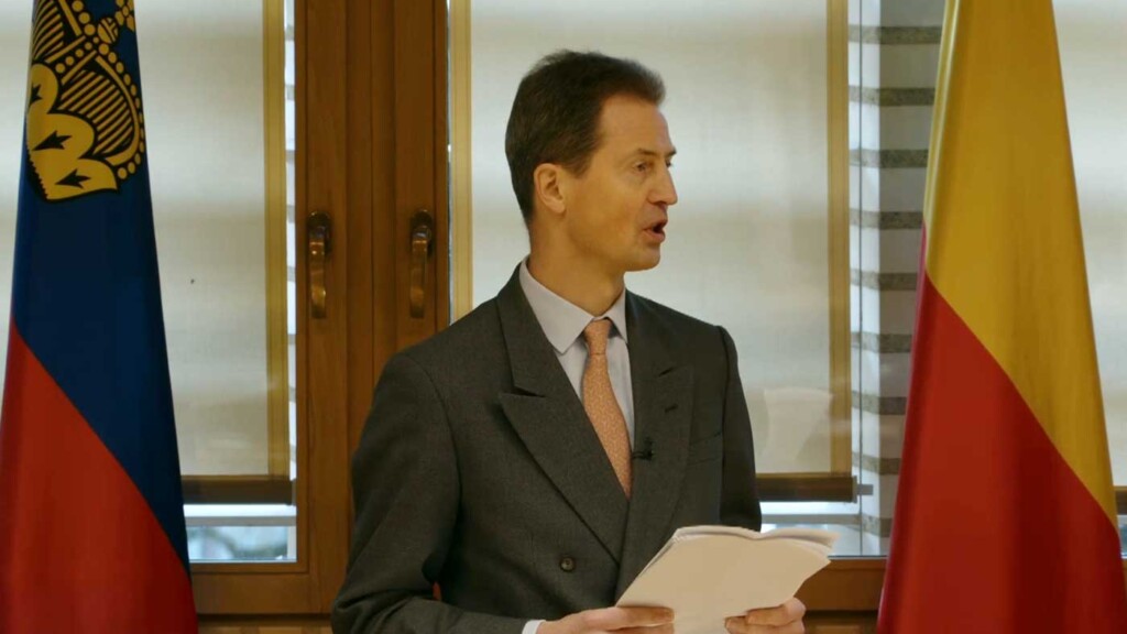 Alois de Liechtenstein prononce son discours du Trône devant le parlement Alois de Liechtenstein prononce son discours du Trône devant le parlement