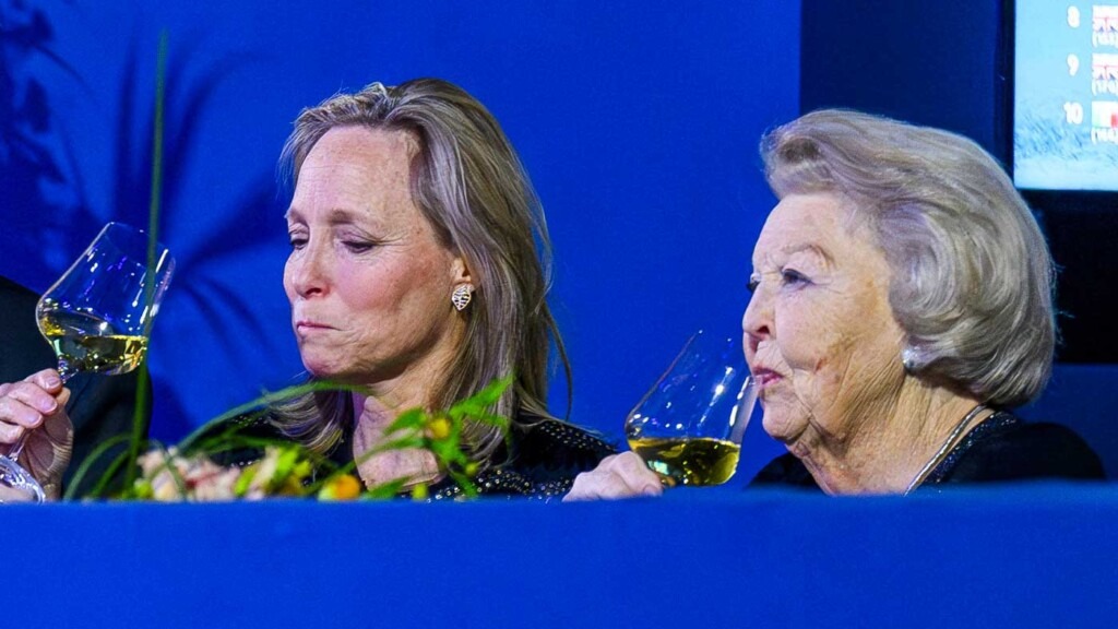 La princesse Beatrix profite d’un bon moment avec sa nièce Margarita au Jumping d’Amsterdam La princesse Beatrix profite d’un bon moment avec sa nièce Margarita au Jumping d’Amsterdam