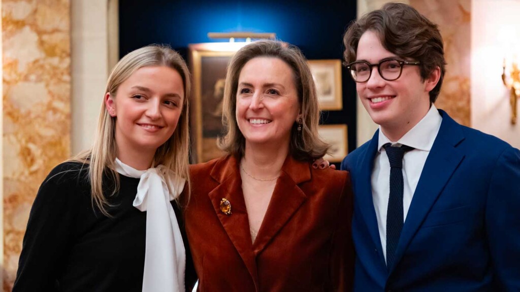 Le prince Laurent, la princesse Claire et leurs enfants participent à l’œuvre de la reine Paola Le prince Laurent, la princesse Claire et leurs enfants participent à l’œuvre de la reine Paola