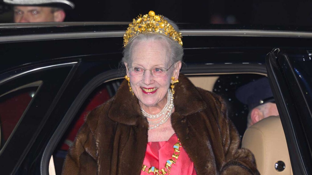 En début d’année, la reine Margrethe porte son diadème en or du Groenland pour un événement unique En début d’année, la reine Margrethe porte son diadème en or du Groenland pour un événement unique