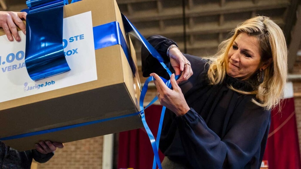 La reine Máxima offre le millionième cadeau d’anniversaire à un enfant dans le besoin La reine Máxima offre le millionième cadeau d’anniversaire à un enfant dans le besoin