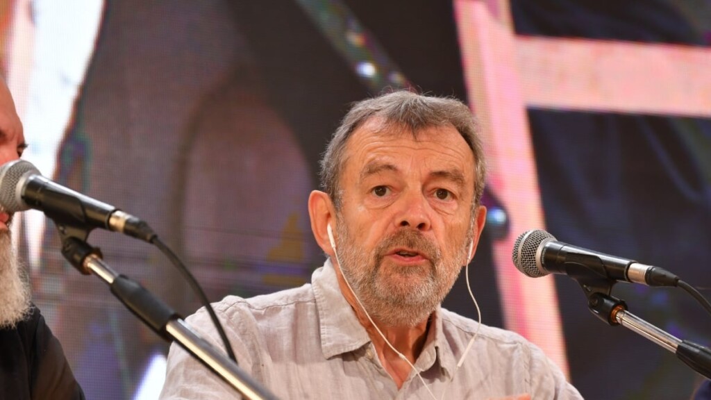 Pierre Lemaitre, 74 ans, dénonce la démocratie autoritaire du gouvernement actuel Pierre Lemaitre, 74 ans, dénonce la démocratie autoritaire du gouvernement actuel