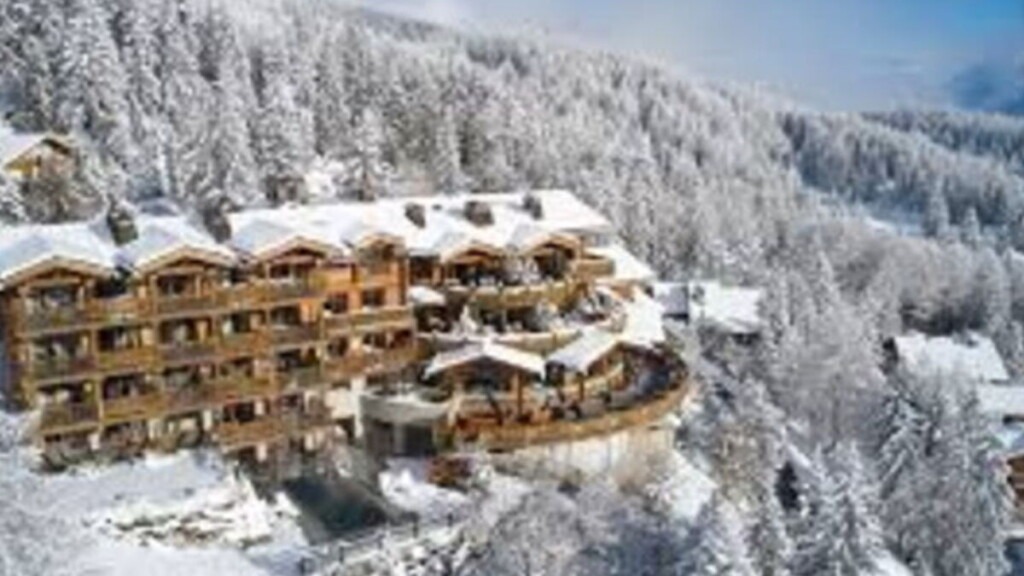 Louise, unique employée rescapée du drame de Crans-Montana, partage son témoignage poignant Louise, unique employée rescapée du drame de Crans-Montana, partage son témoignage poignant